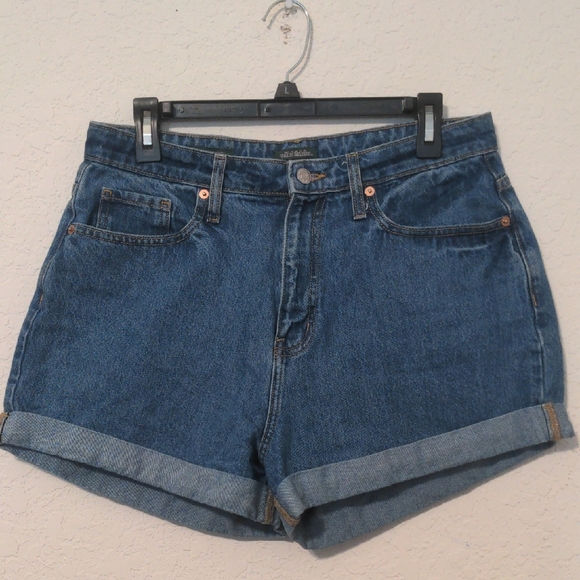 Wild Fable Highest Rise Mom Blue Jean Cuffed Shorts. Size 10/30 R - Picture 1 of 7